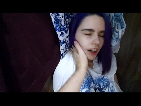 ❤️ I kitea taku tuahine i roto i te kaapata ka awhina ia ia ki te cum ️ Karekau Nui i mi.123sex.ru ️❤